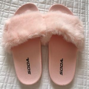Slip on Soft Fur Fuzzy Sandals/Slide Slippers